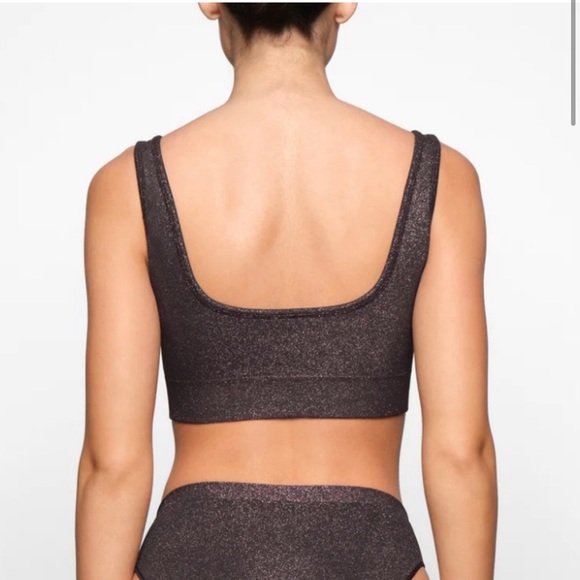 SKIMS SOFT SMOOTHING SHINE SCOOP
NECK BRALETTE Eclipse XS- NWT** discontinued - Picture 2 of 5